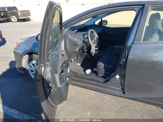 Toyota Prius Two 2016 JTDKBRFU4G3009617 Image 5