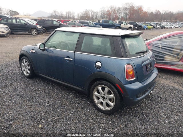 2010 MINI COOPER S WMWMF7C58ATX46032 Photo 2