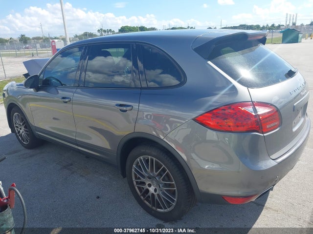 2013 PORSCHE CAYENNE WP1AA2A23DLA19089 Photo 2