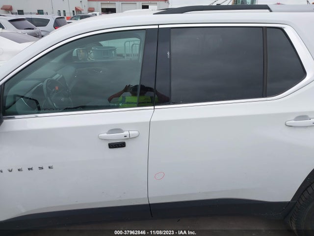 Chevrolet Traverse Lt Cloth 2018 1GNERGKW2JJ257833 Image 15