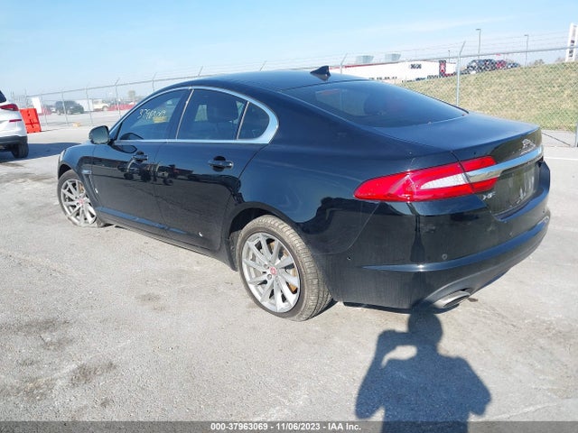 2015 JAGUAR XF SAJWA0FS4FPU78522 Photo 2