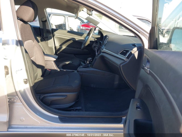 2018 HYUNDAI ELANTRA SE VIN: 5NPD74LF8JH388541