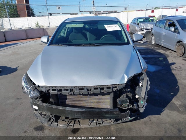 2018 HYUNDAI ELANTRA SE VIN: 5NPD74LF8JH388541