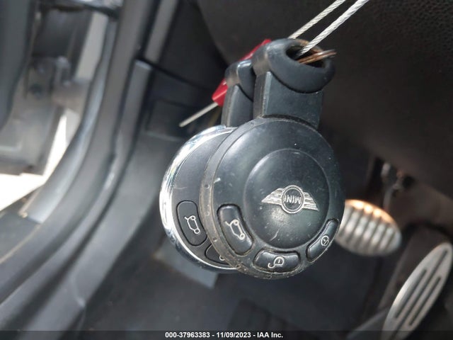 2010 MINI COOPER S CLUBMAN WMWMM3C5XATP94081 Photo 10