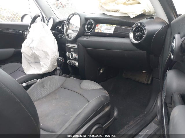 2010 MINI COOPER S CLUBMAN WMWMM3C5XATP94081 Photo 4