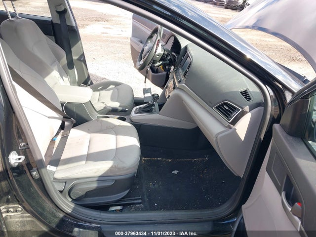 2017 HYUNDAI ELANTRA SE VIN: 5NPD84LF7HH180433