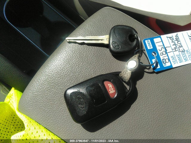 2017 HYUNDAI ELANTRA SE VIN: 5NPD84LF1HH069246