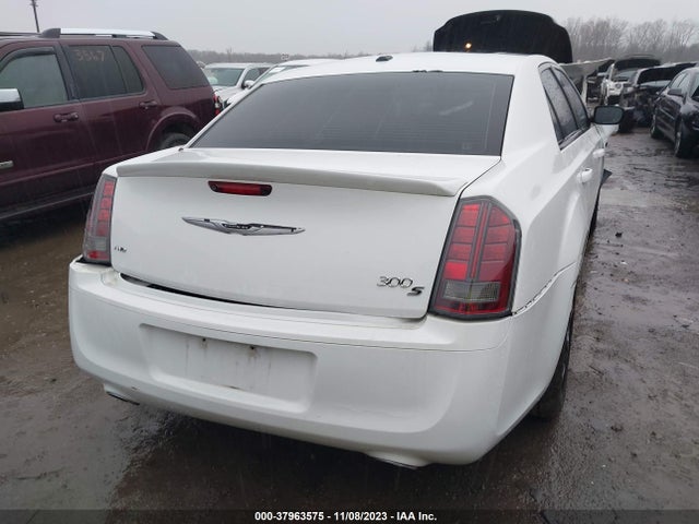 Chrysler 300 S 2014 2C3CCAGGXEH384311 Image 16