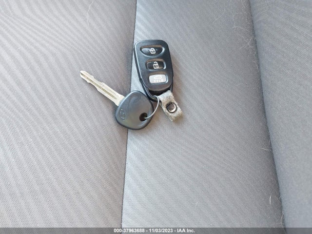2013 HYUNDAI ELANTRA GLS VIN: 5NPDH4AE1DH452043