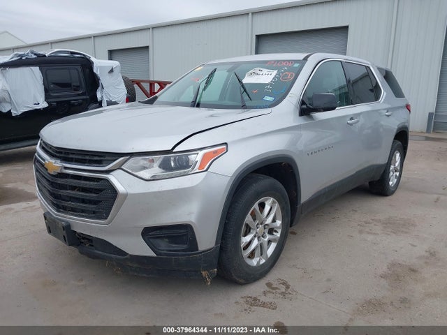 Chevrolet Traverse Ls 2018 1GNERFKW5JJ142198 Image 2