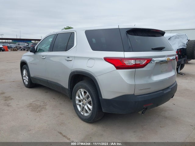 Chevrolet Traverse Ls 2018 1GNERFKW5JJ142198 Image 3