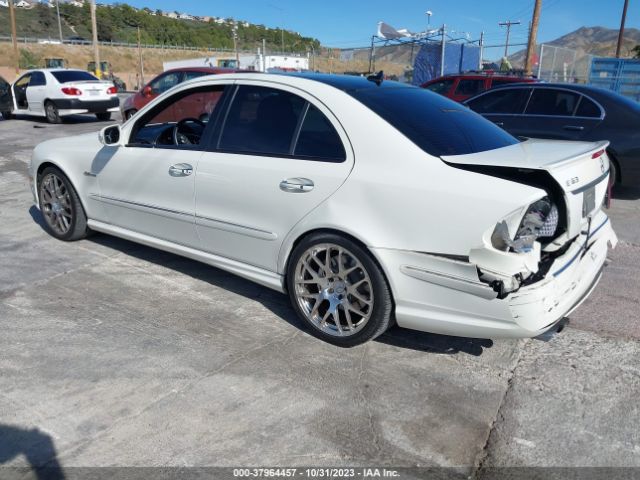 2009 MERCEDES-BENZ E 63 AMG WDBUF77XX9B363126 Photo 2
