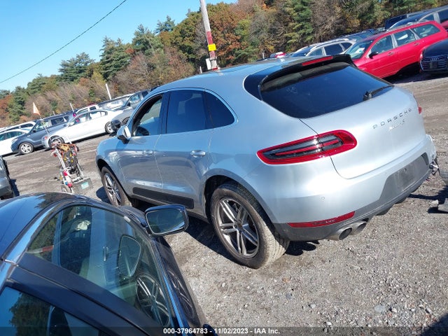 2015 PORSCHE MACAN WP1AB2A54FLB41423 Photo 2