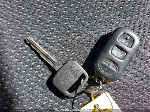 2005 SCION XB VIN: JTLKT324650200135