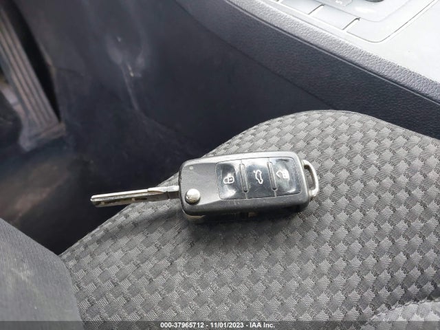 1VWAT7A32EC039303 Volkswagen PASSAT S