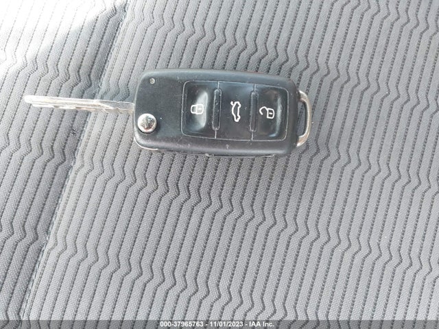 3VWFP7AT8EM629532 Volkswagen Beetle Coupe 2.5l Entry