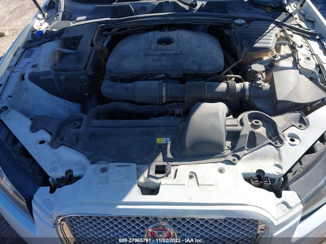 2014 JAGUAR XF SAJWA0ES2EPU30663 Photo 9