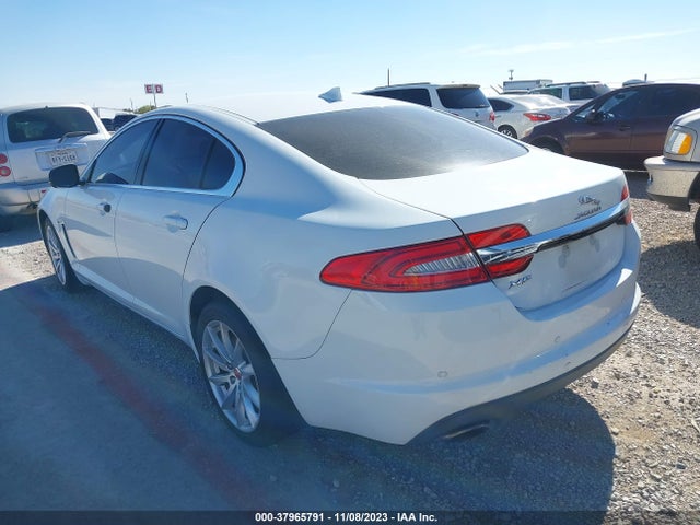 2014 JAGUAR XF SAJWA0ES2EPU30663 Photo 2