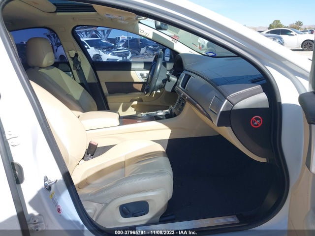 2014 JAGUAR XF SAJWA0ES2EPU30663 Photo 4
