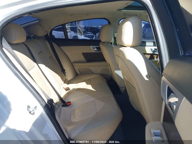 2014 JAGUAR XF SAJWA0ES2EPU30663 Photo 7