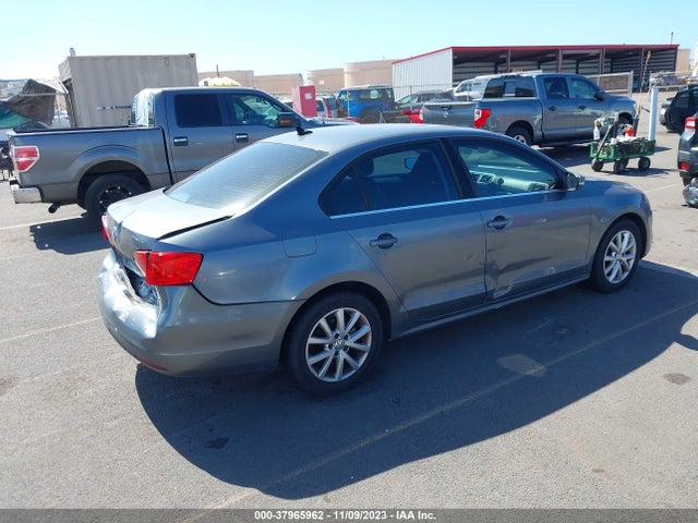3VWD17AJ7EM442905 Volkswagen Jetta 1.8t Se