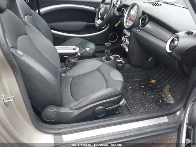2009 MINI COOPER S WMWMF73589TT93982 Photo 4