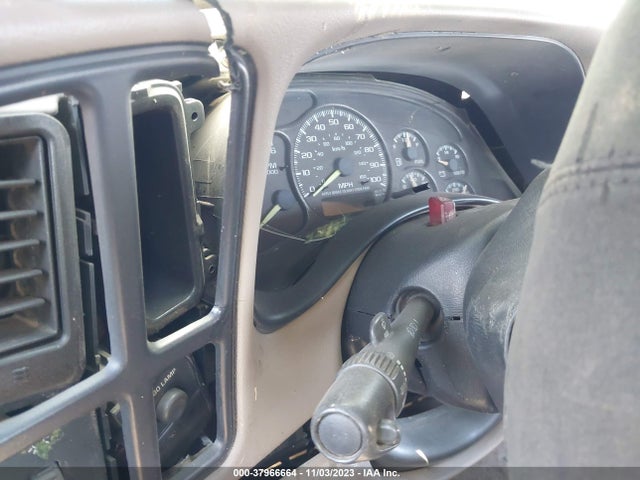 2001 CHEVROLET SILVERADO 1500 LS VIN: 2GCEC19T811262208