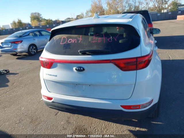 2018 KIA SPORTAGE LX VIN: KNDPMCAC8J7405156