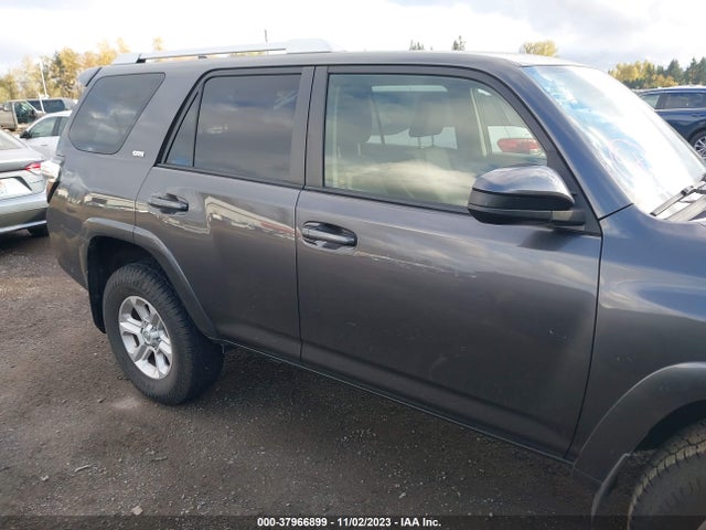 Toyota 4RUNNER SR5 2018 JTEBU5JR5J5496579 Image 13