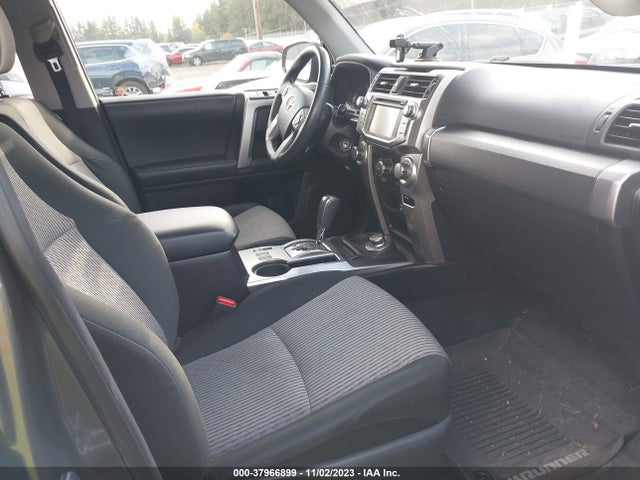 Toyota 4RUNNER SR5 2018 JTEBU5JR5J5496579 Image 5
