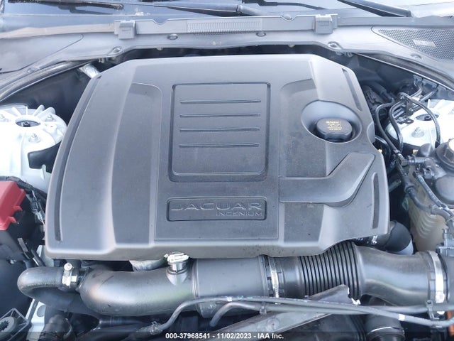 2019 JAGUAR XE SAJAD4FXXKCP46270 Photo 9