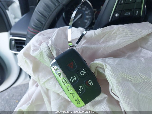 2019 JAGUAR XE SAJAD4FXXKCP46270 Photo 10