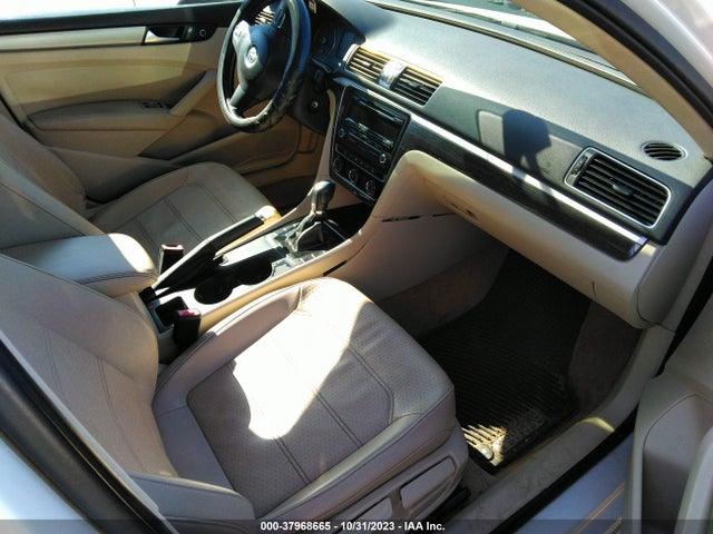 1VWAS7A33EC103884 Volkswagen Passat 1.8t Wolfsburg Edition