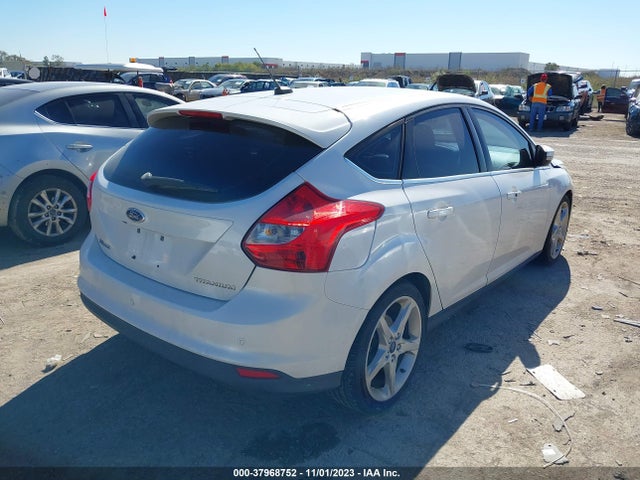 2014 FORD FOCUS TITANIUM VIN: 1FADP3N26EL375802