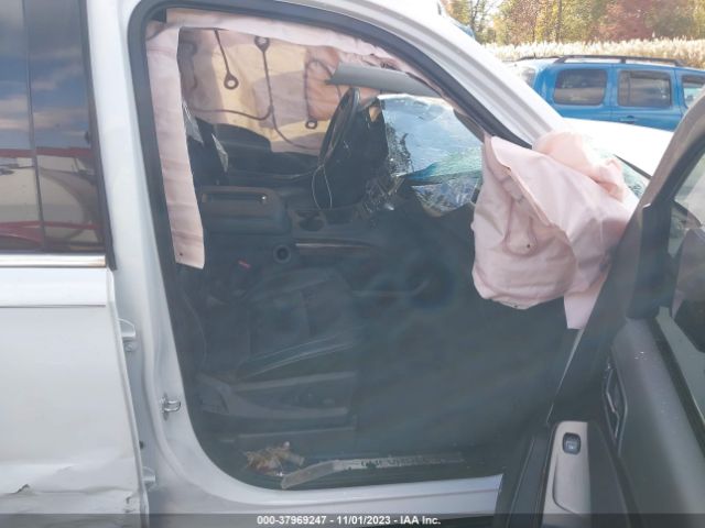 1GNSKHKC8KR237527 Chevrolet Suburban Lt
