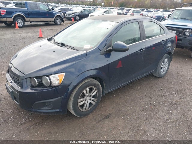Chevrolet Sonic Lt Auto 2015 1G1JC5SB6F4157503 Image 2