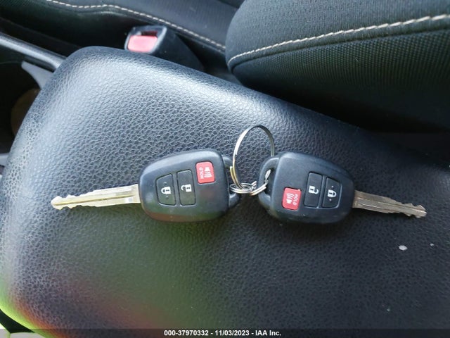 2014 TOYOTA RAV4 XLE VIN: 2T3WFREV6EW128201