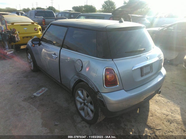 2007 MINI COOPER WMWMF33517TU60752 Photo 2