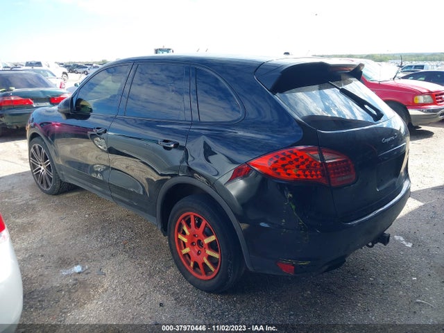 2011 PORSCHE CAYENNE WP1AB2A24BLA43332 Photo 2