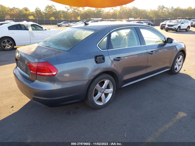 1VWAS7A33FC121805 Volkswagen Passat 1.8t Limited Edition