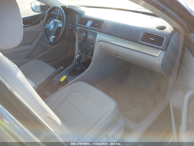 1VWAS7A33FC121805 Volkswagen Passat 1.8t Limited Edition