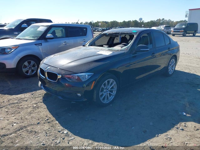BMW 320i 2018 WBA8A9C57JAH13727 Image 2