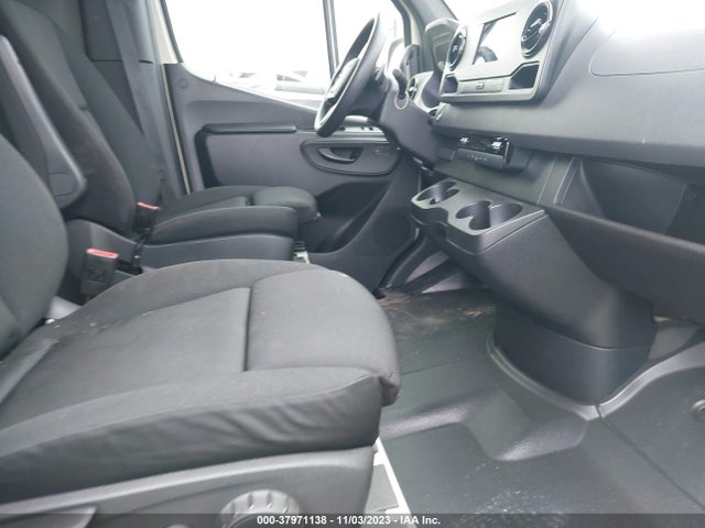 2019 MERCEDES-BENZ SPRINTER 1500 STANDARD ROOF I4/HIGH ROOF I4 VIN: WD4PE7ED1KT011181