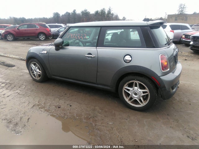 2007 MINI COOPER S WMWMF735X7TL86755 Photo 2