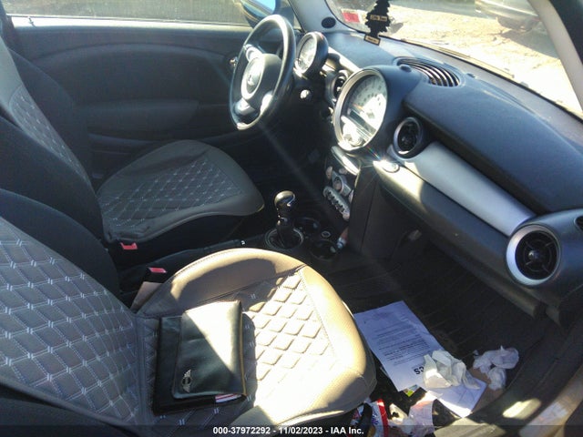 2009 MINI COOPER WMWMF33549TW76209 Photo 4
