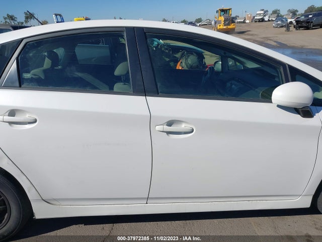 Toyota Prius Three 2014 JTDKN3DU7E0369745 Image 13