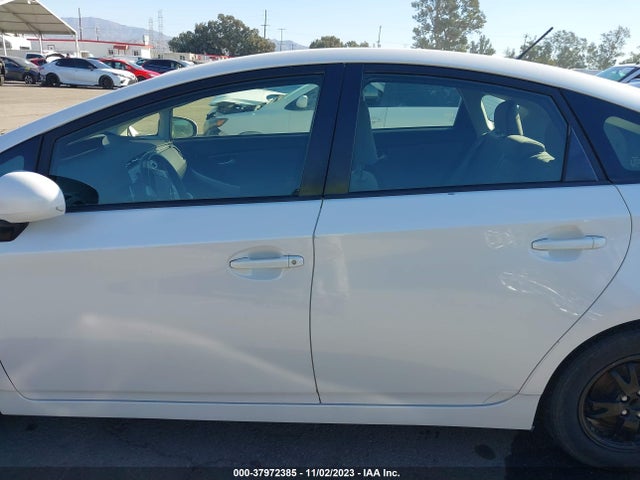 Toyota Prius Three 2014 JTDKN3DU7E0369745 Image 14