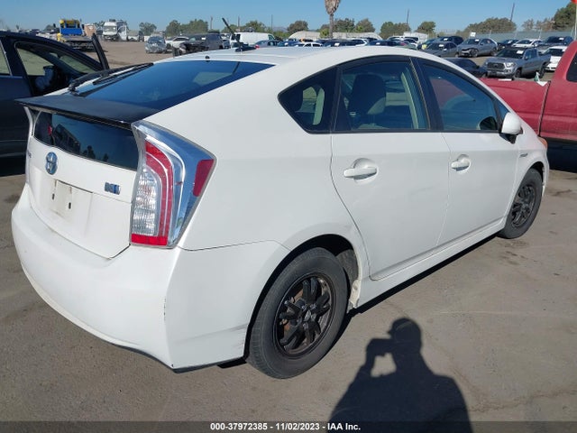 Toyota Prius Three 2014 JTDKN3DU7E0369745 Image 4