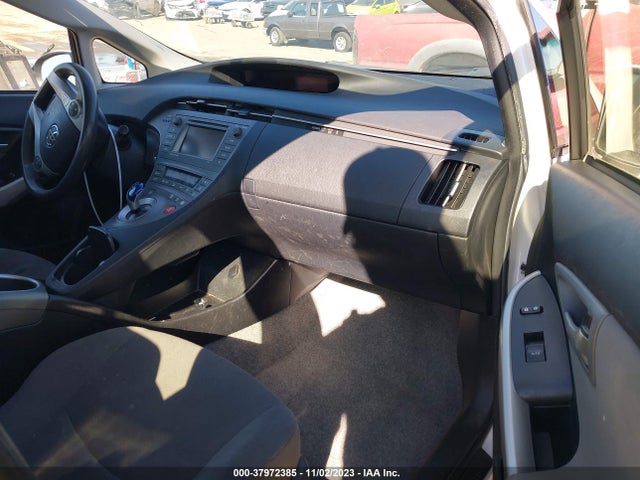 Toyota Prius Three 2014 JTDKN3DU7E0369745 Image 5