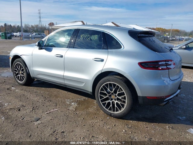 2017 PORSCHE MACAN WP1AB2A55HLB11589 Photo 2